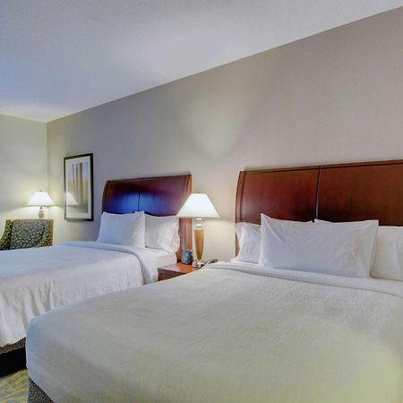 Hilton Garden Inn Norwalk Exterior photo