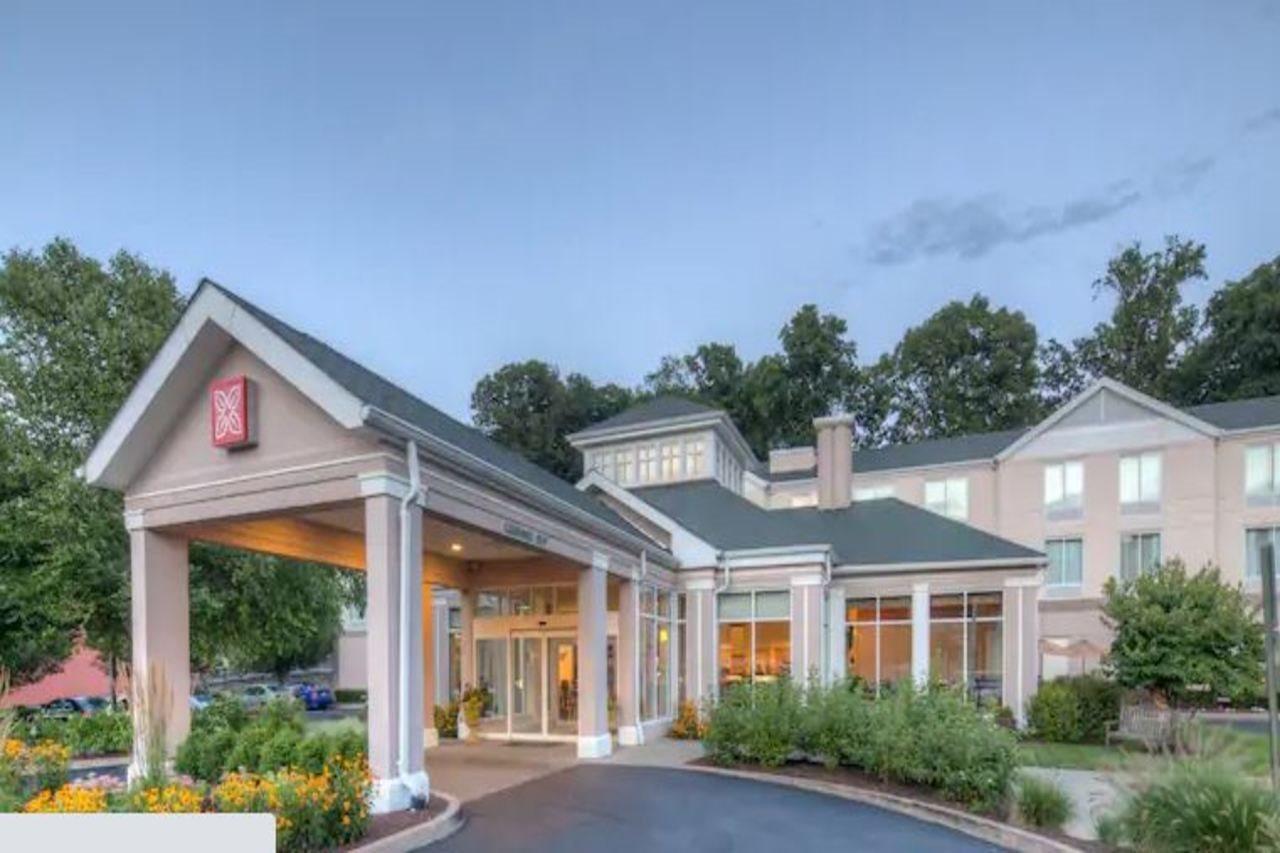 Hilton Garden Inn Norwalk Exterior photo