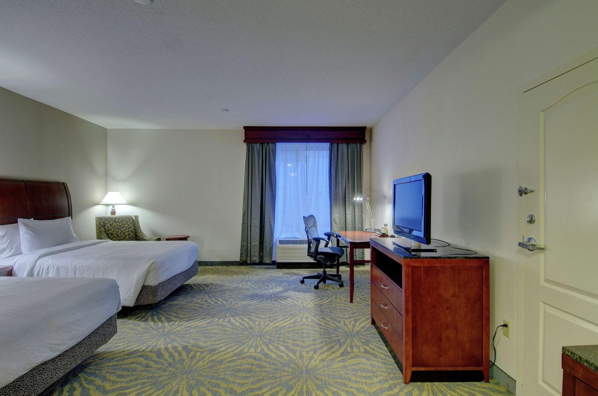Hilton Garden Inn Norwalk Exterior photo