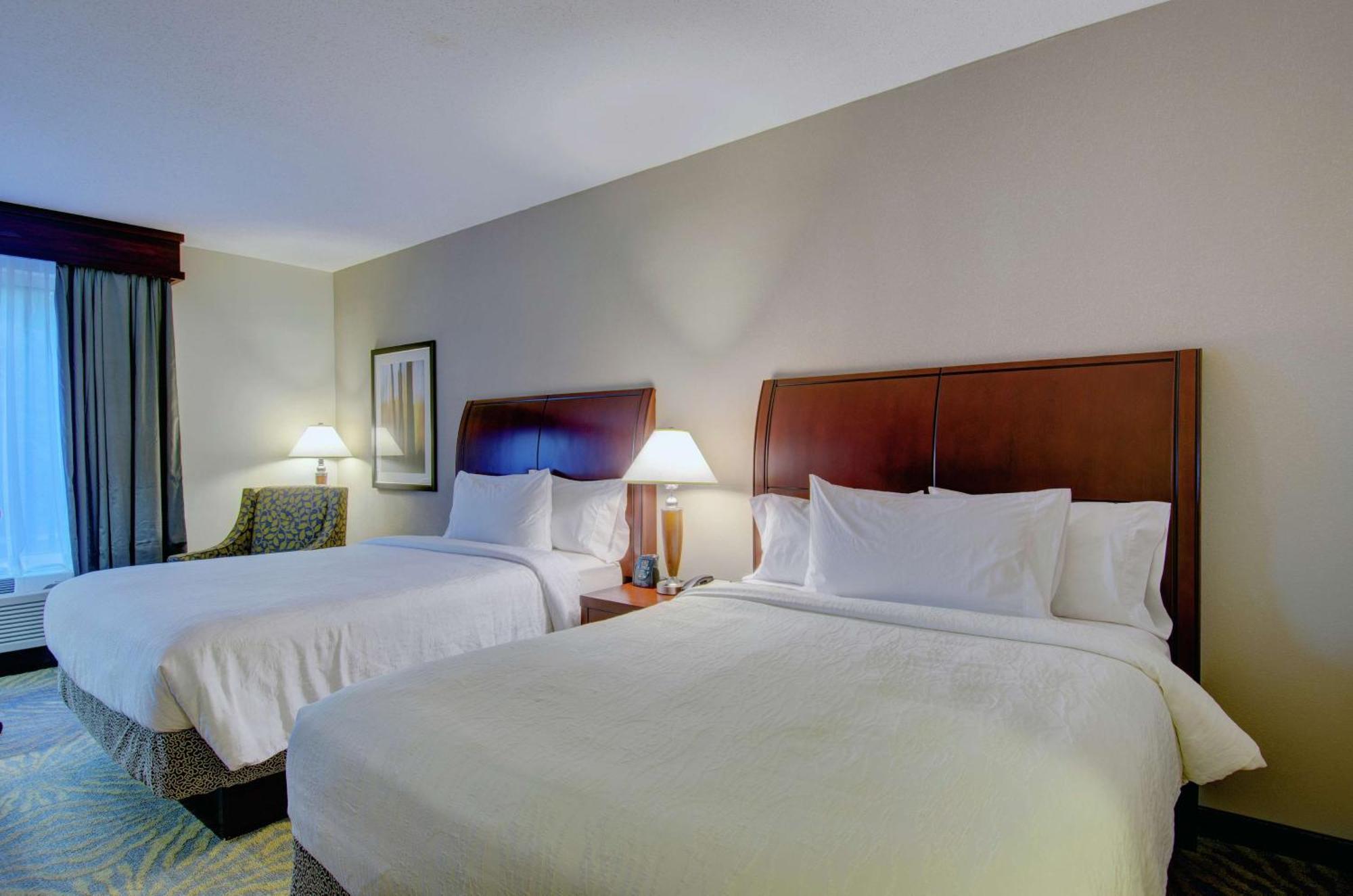 Hilton Garden Inn Norwalk Exterior photo