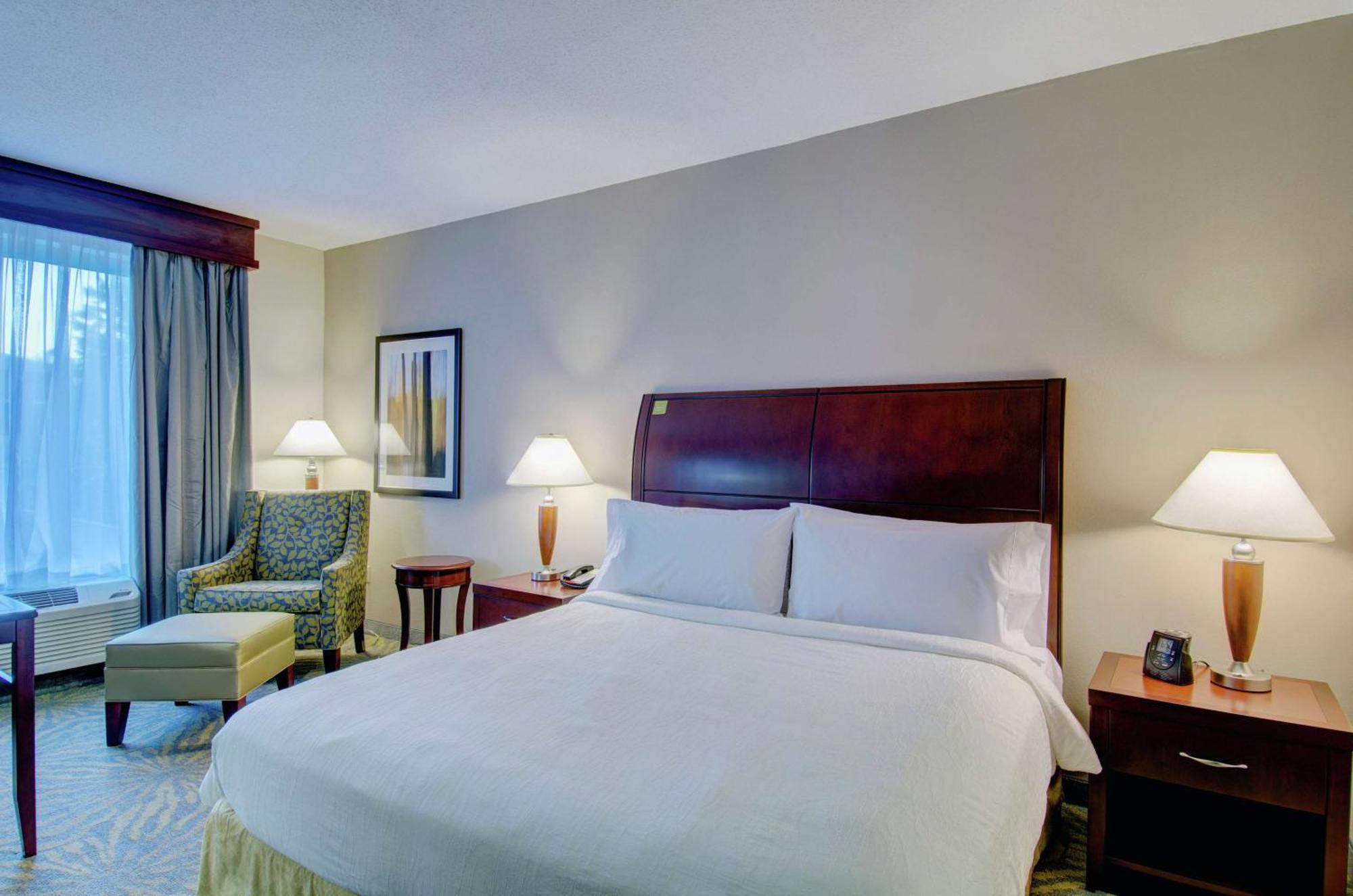 Hilton Garden Inn Norwalk Exterior photo
