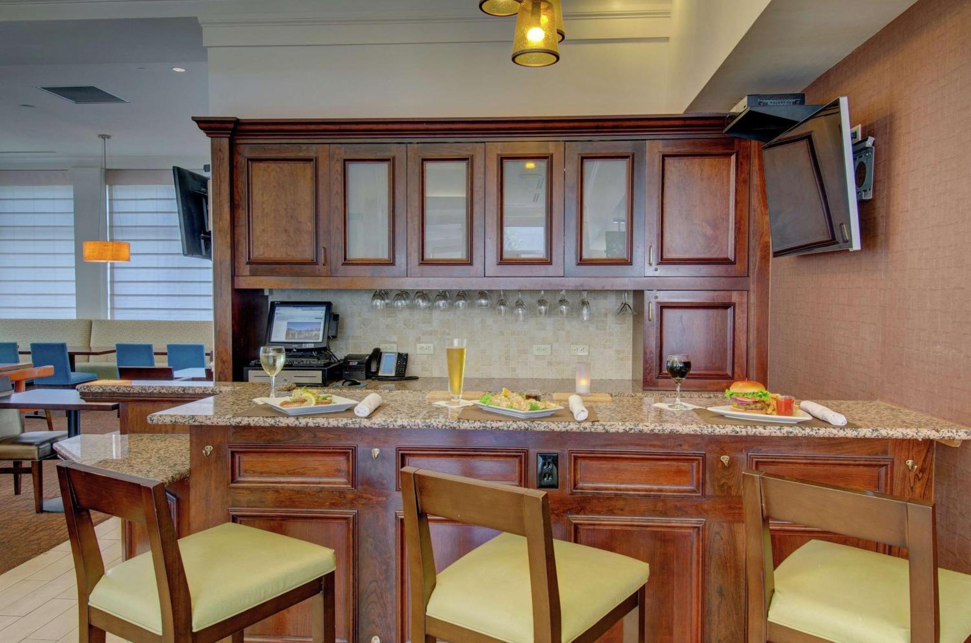 Hilton Garden Inn Norwalk Exterior photo