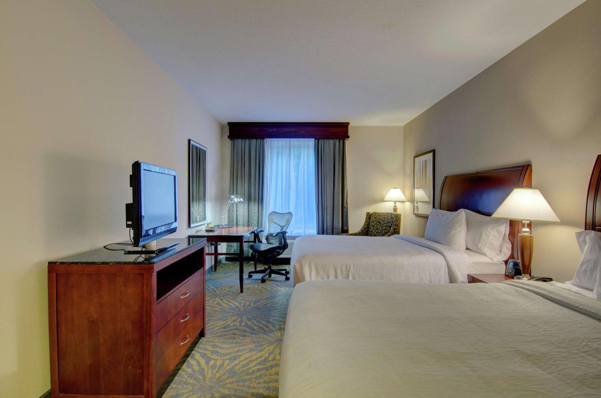 Hilton Garden Inn Norwalk Exterior photo