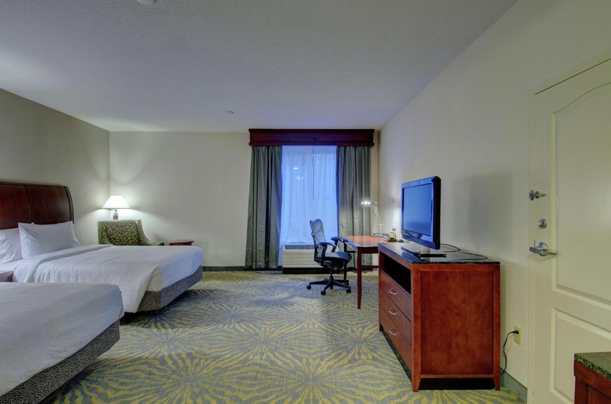 Hilton Garden Inn Norwalk Exterior photo