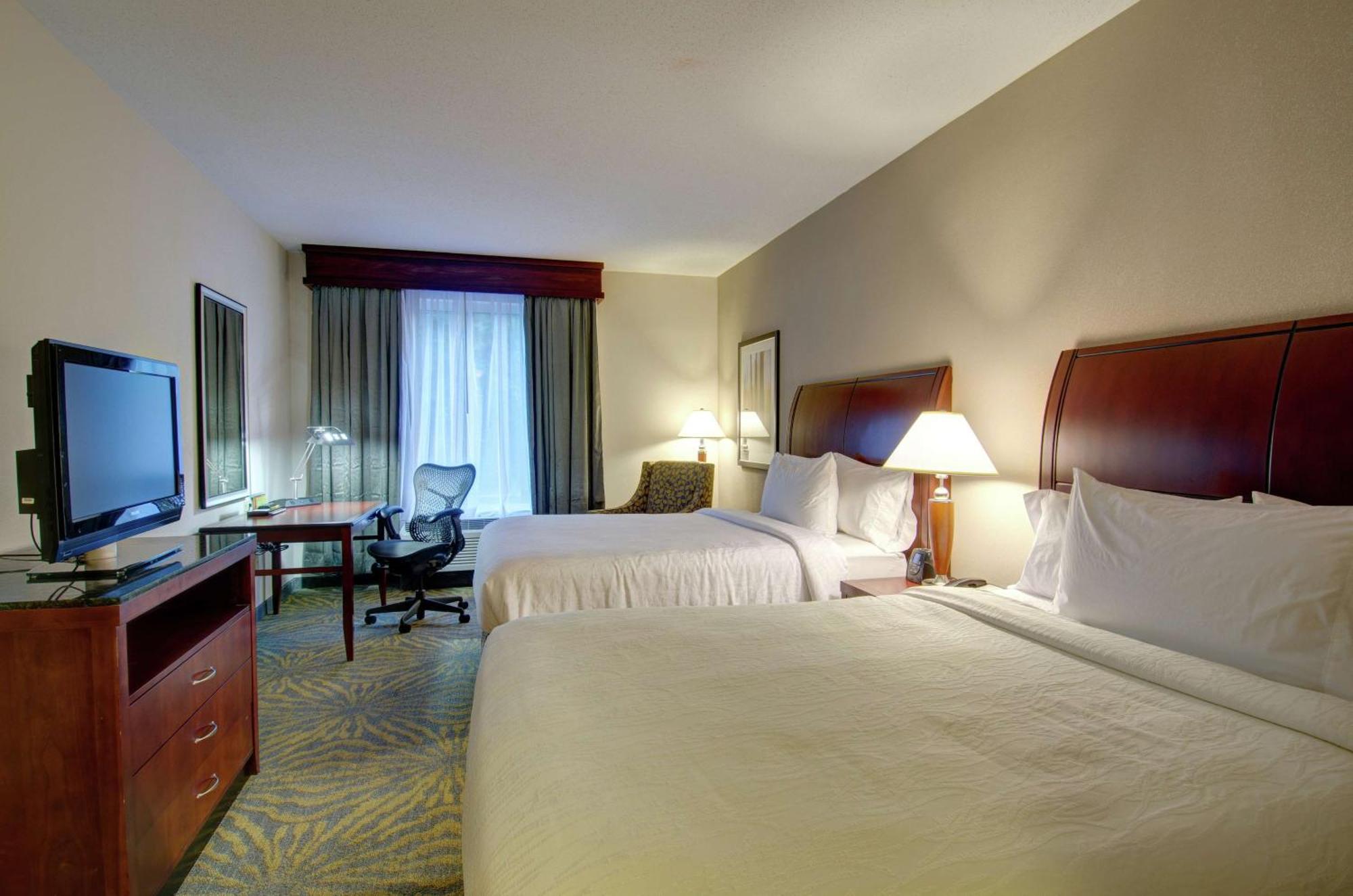 Hilton Garden Inn Norwalk Exterior photo