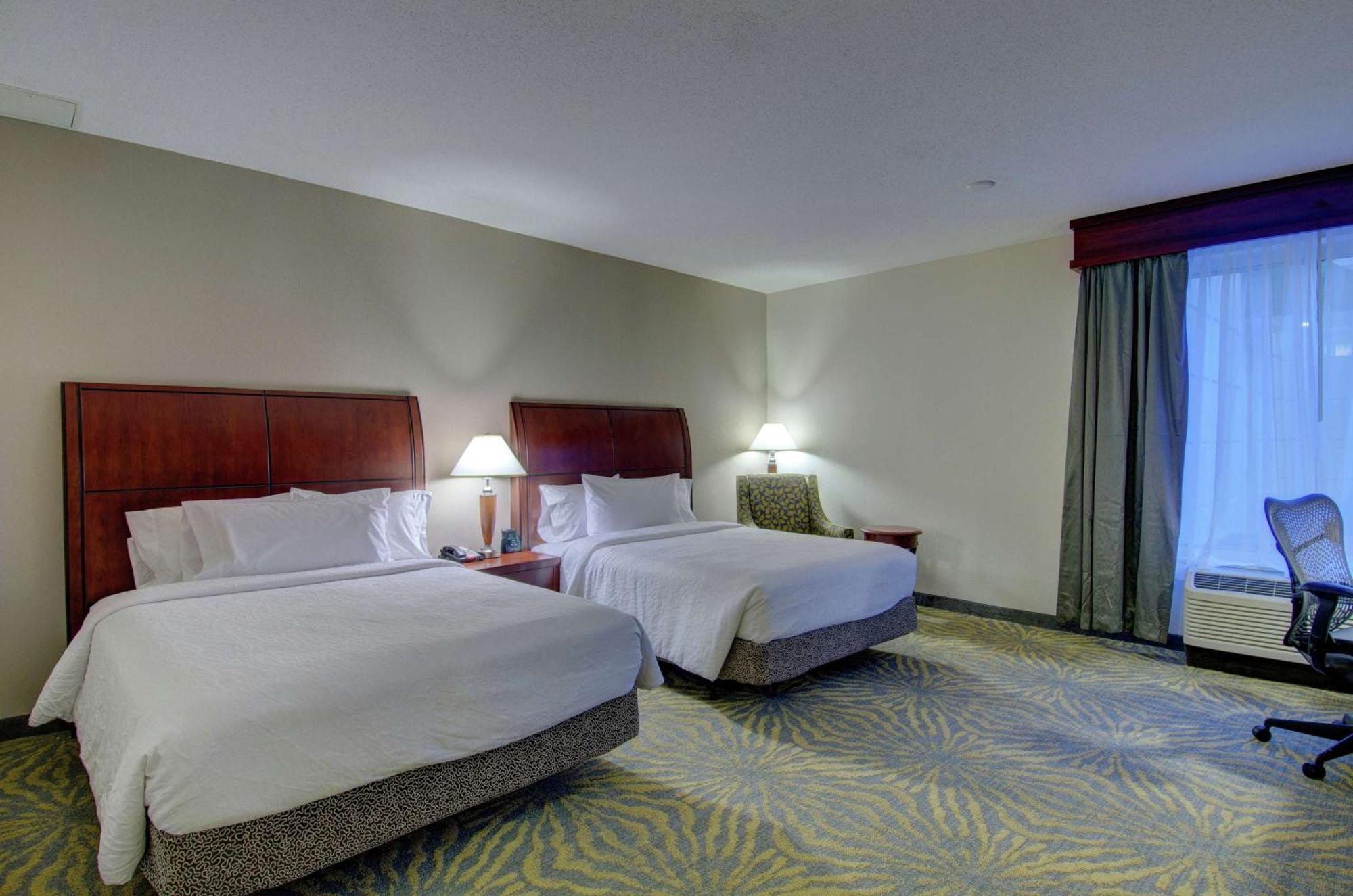 Hilton Garden Inn Norwalk Exterior photo