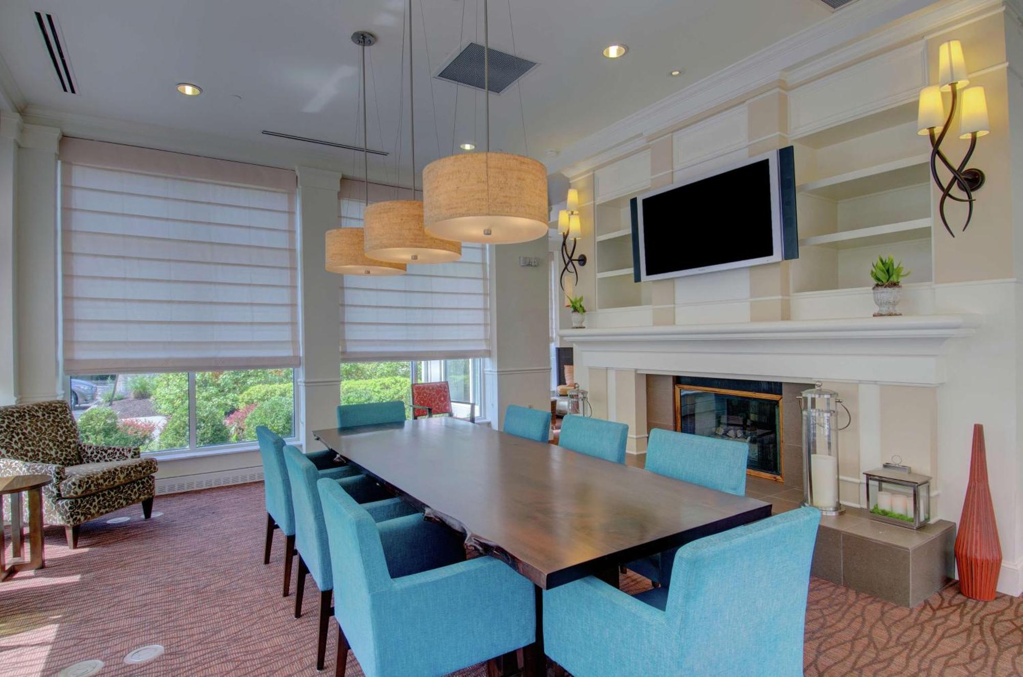 Hilton Garden Inn Norwalk Exterior photo