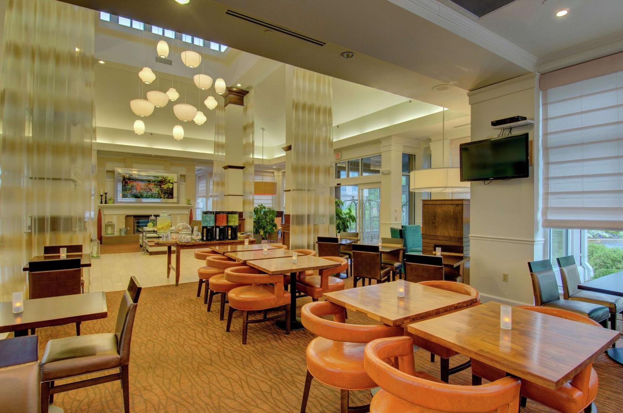 Hilton Garden Inn Norwalk Exterior photo