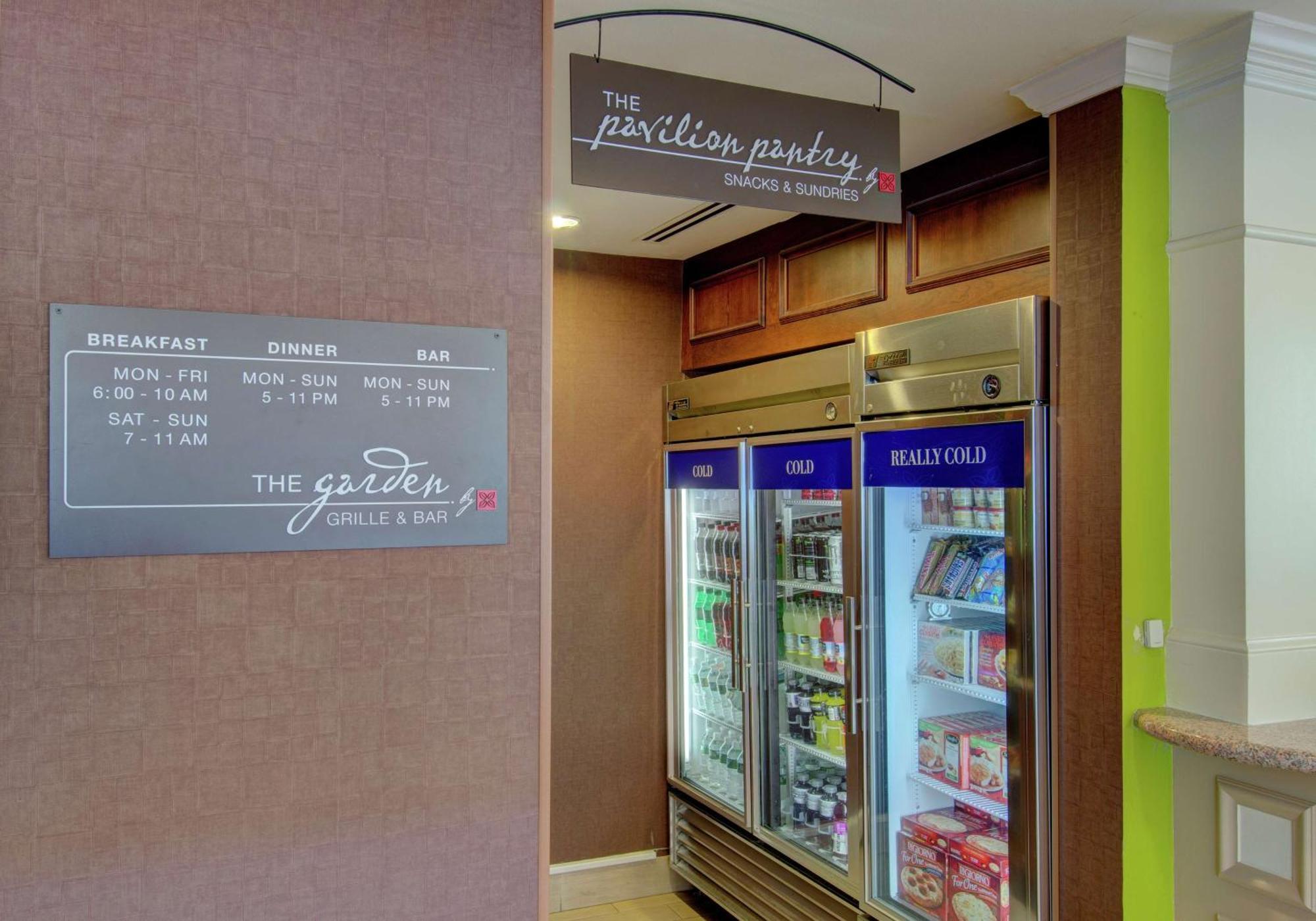 Hilton Garden Inn Norwalk Exterior photo