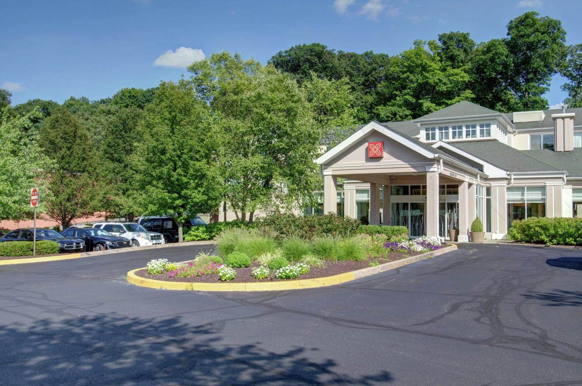 Hilton Garden Inn Norwalk Exterior photo