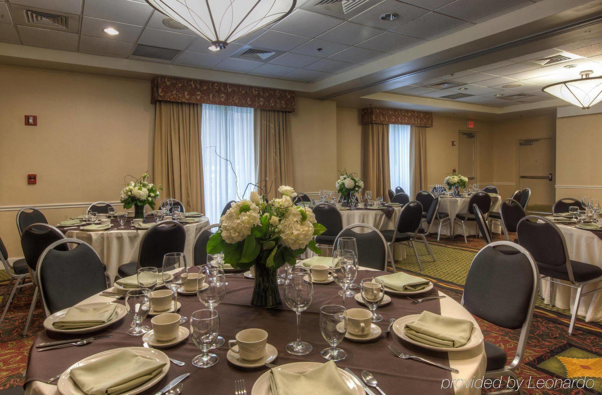 Hilton Garden Inn Norwalk Restaurant photo