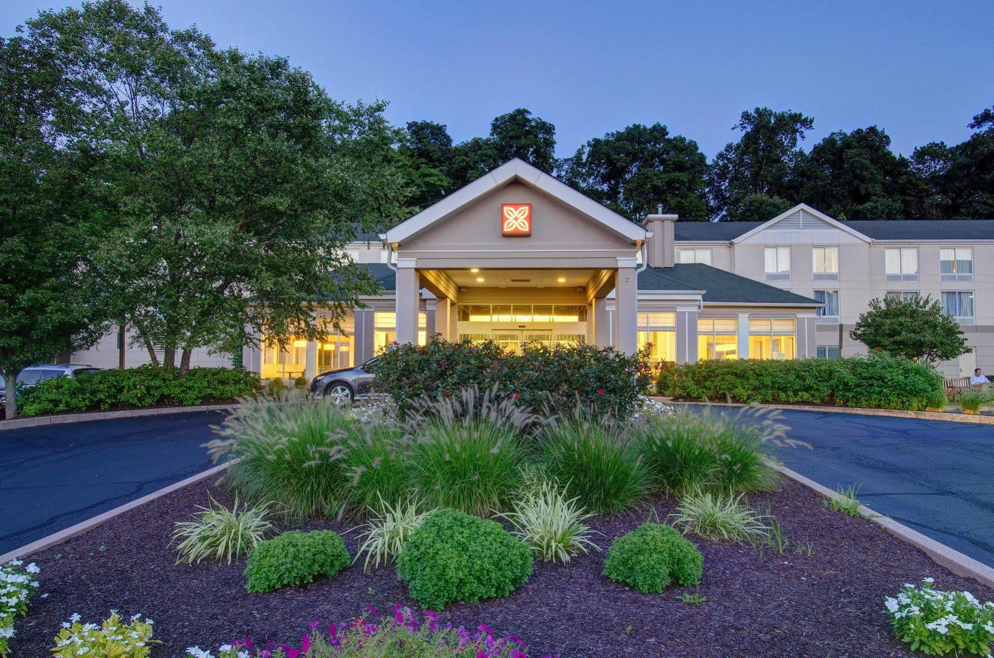 Hilton Garden Inn Norwalk Exterior photo